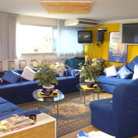Hotel Giumer Ріміні Екстер'єр фото