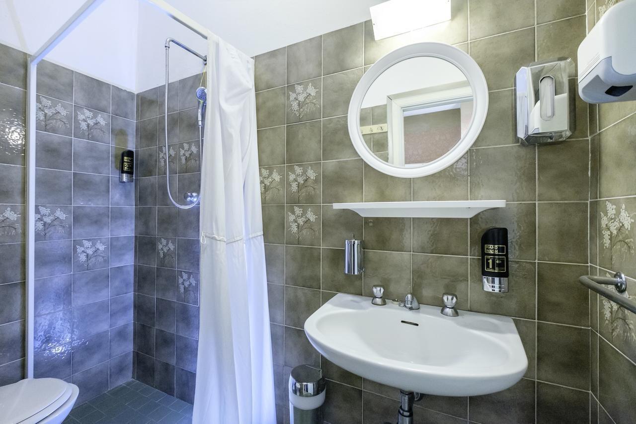 Hotel Giumer Ріміні Екстер'єр фото