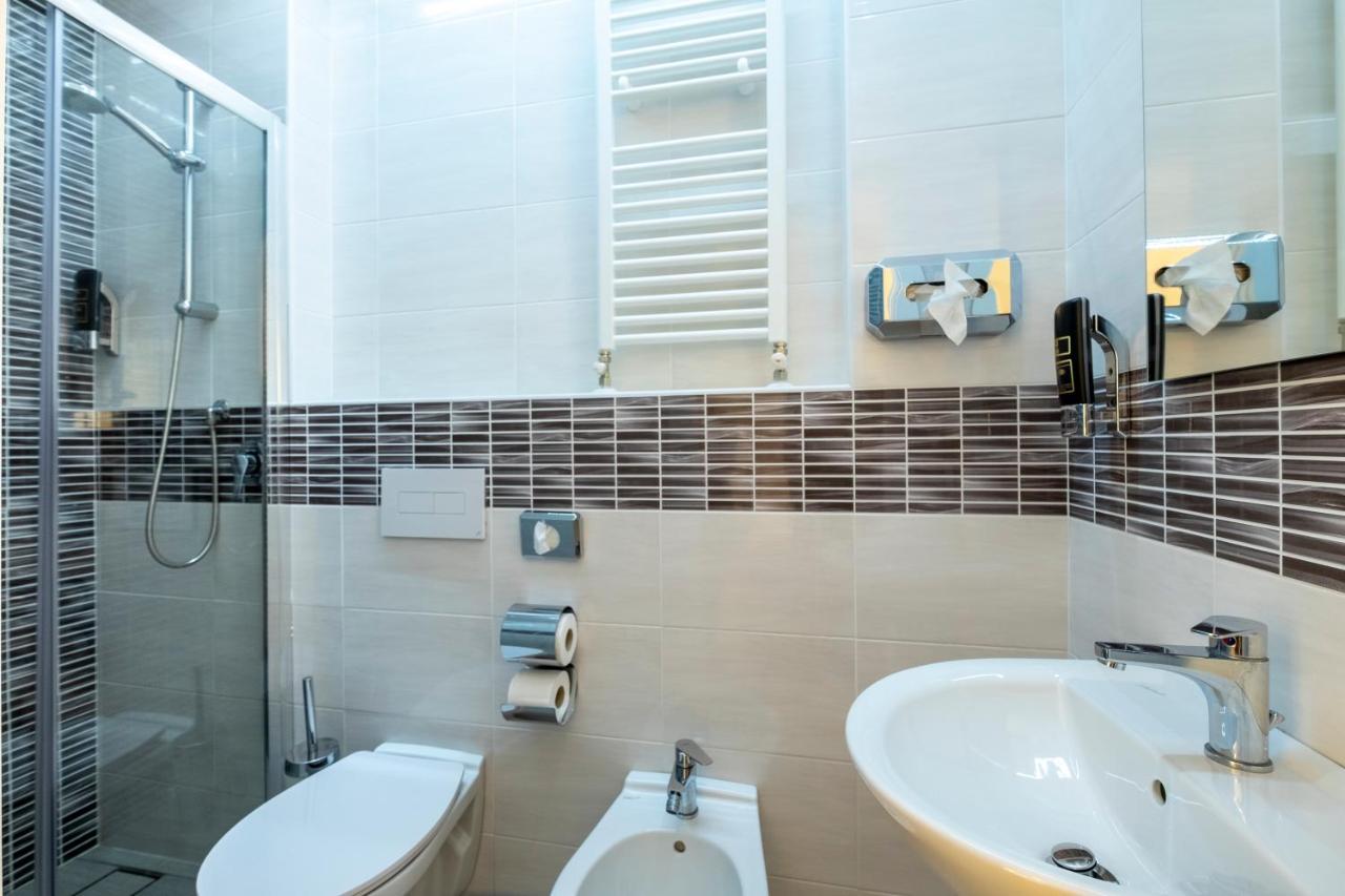 Hotel Giumer Ріміні Екстер'єр фото