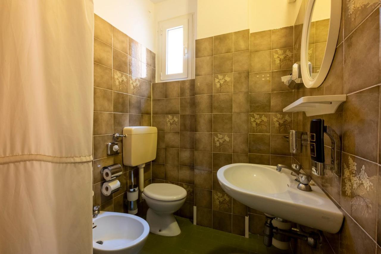 Hotel Giumer Ріміні Екстер'єр фото