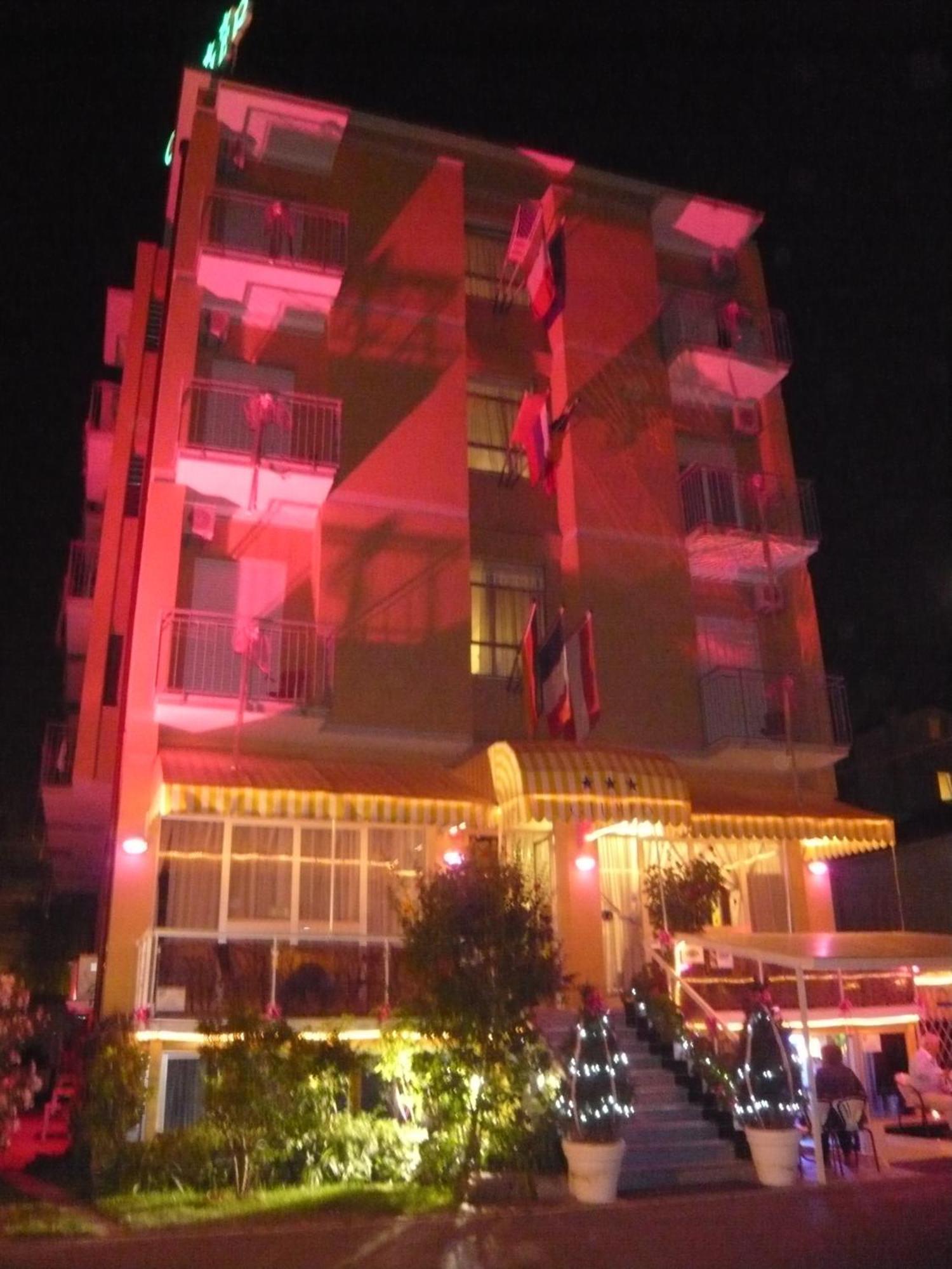 Hotel Giumer Ріміні Екстер'єр фото