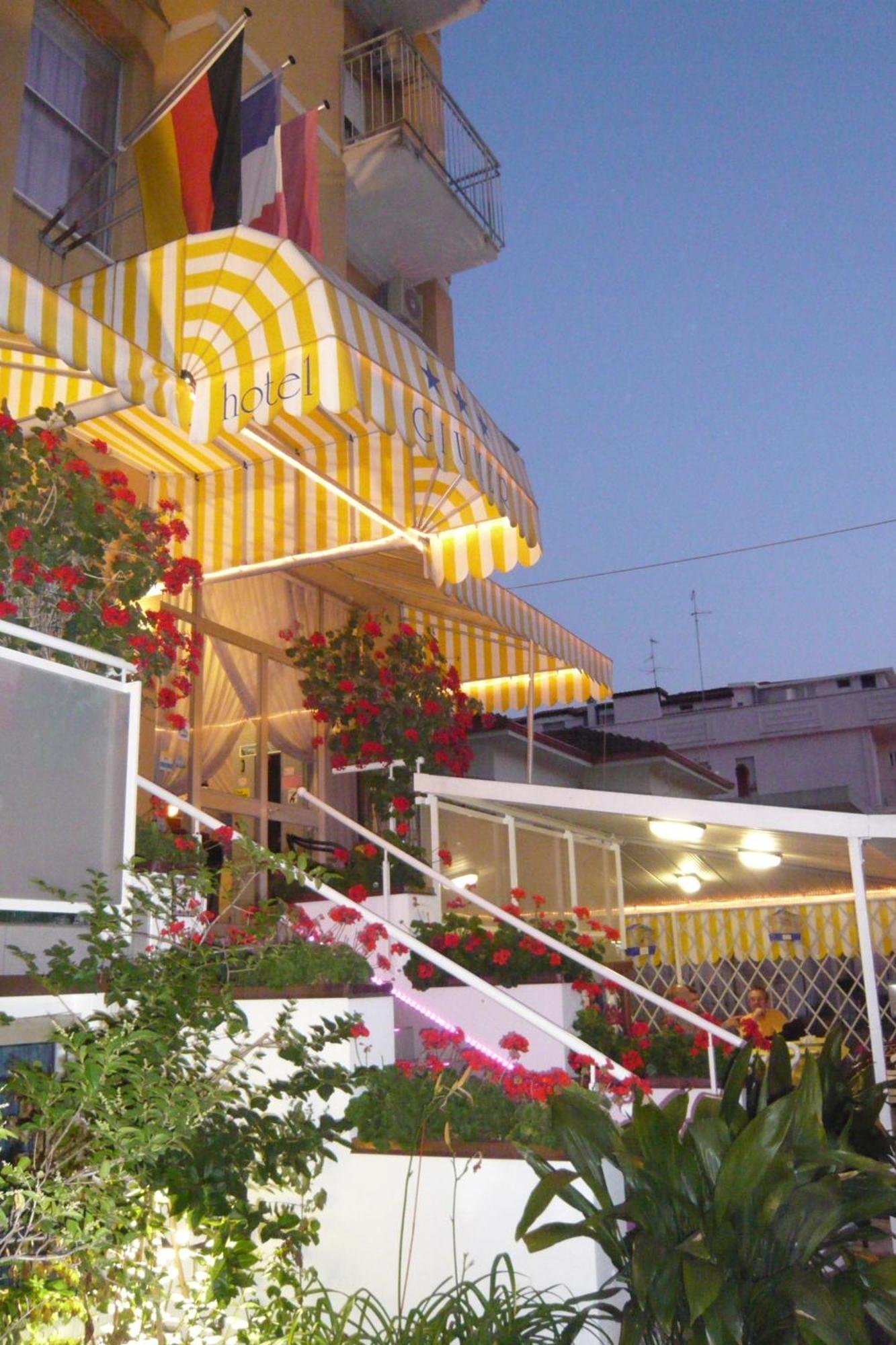 Hotel Giumer Ріміні Екстер'єр фото