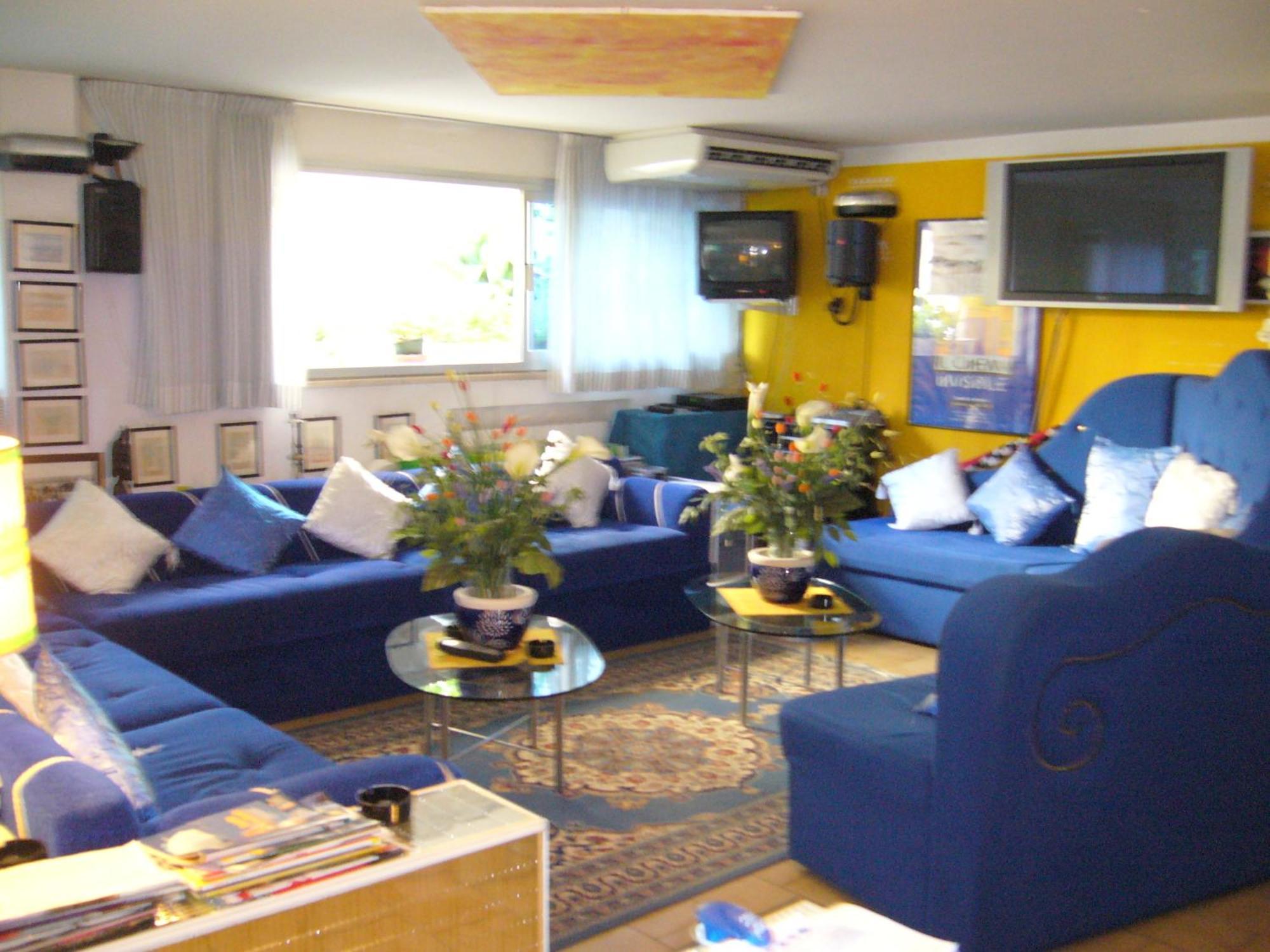 Hotel Giumer Ріміні Екстер'єр фото