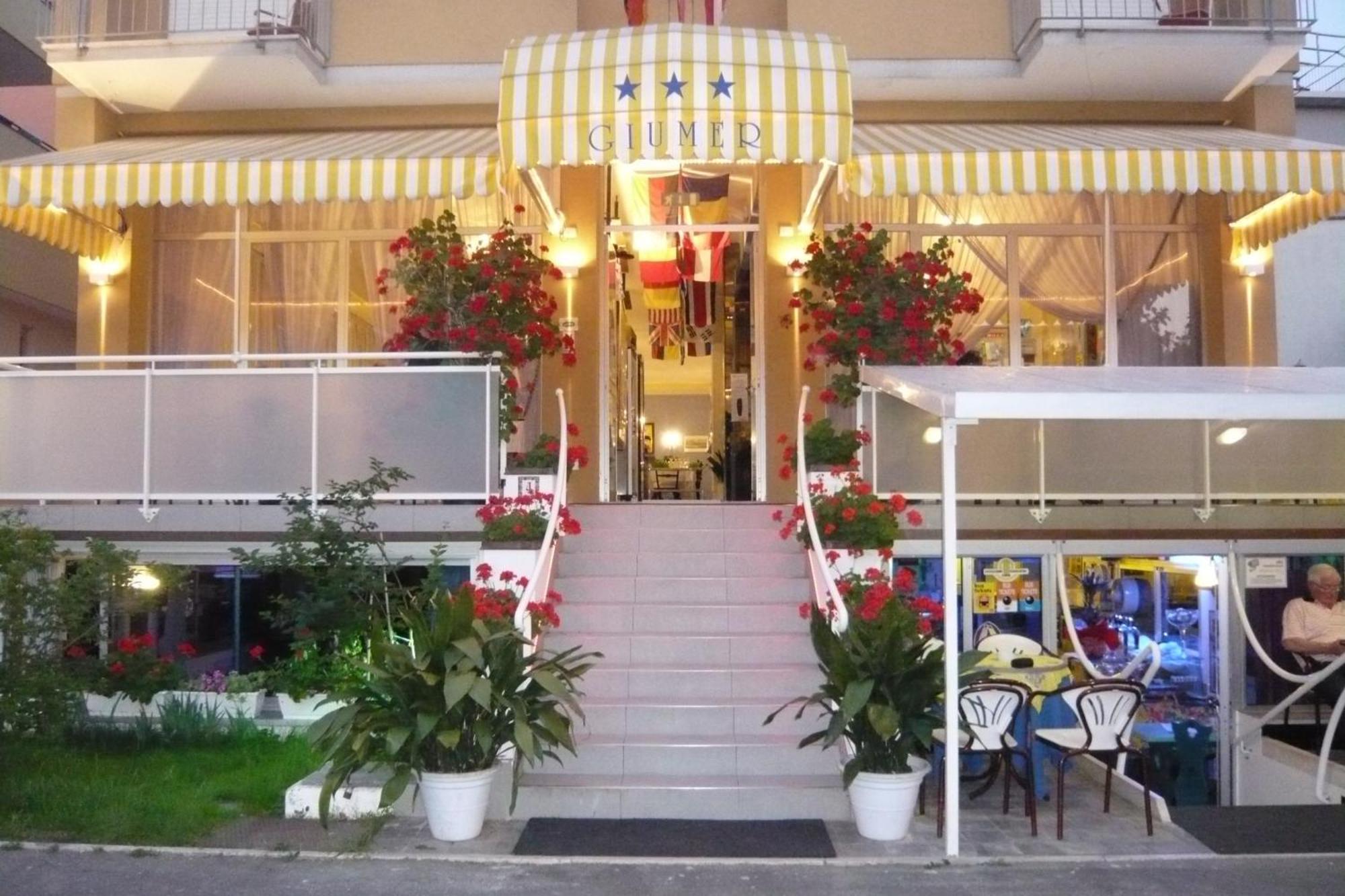 Hotel Giumer Ріміні Екстер'єр фото