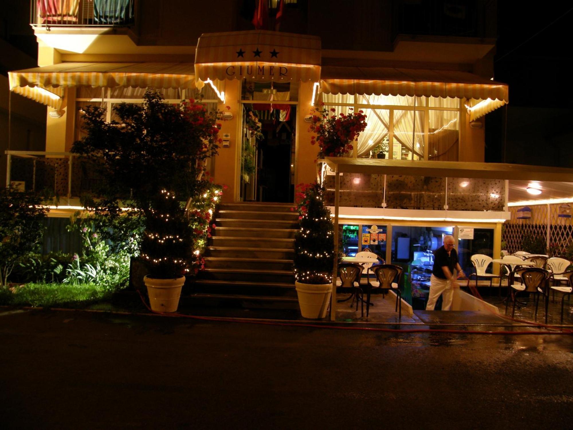 Hotel Giumer Ріміні Екстер'єр фото
